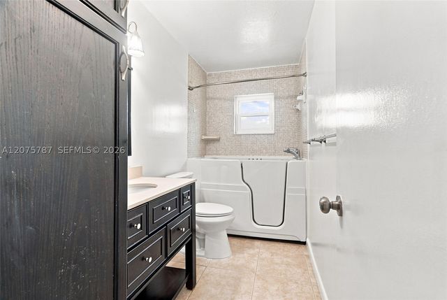 1431 NW 85th Way, Plantation, FL 33322