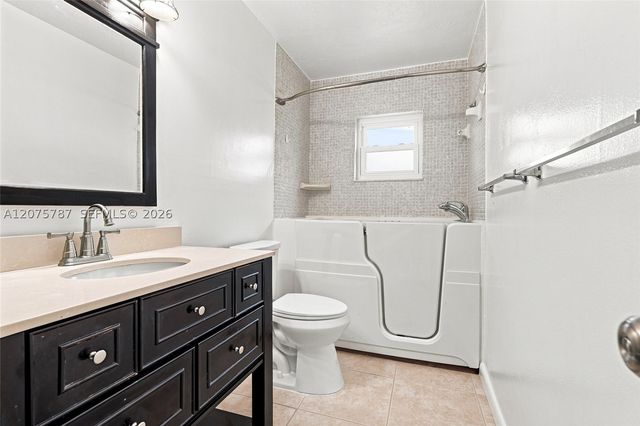 1431 NW 85th Way, Plantation, FL 33322