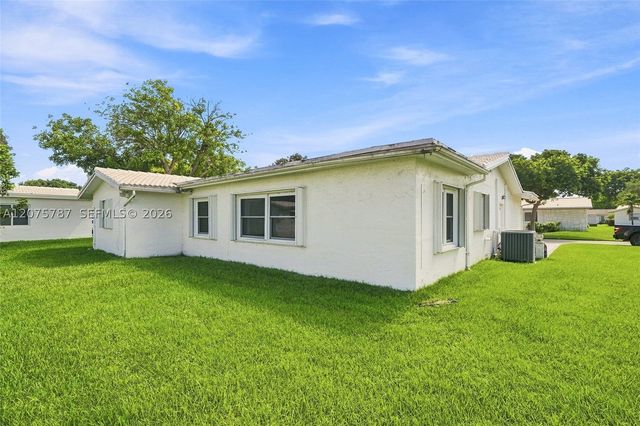 1431 NW 85th Way, Plantation, FL 33322