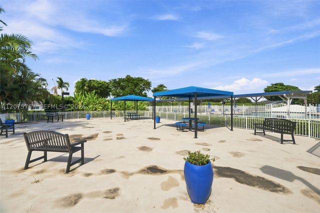1431 NW 85th Way, Plantation, FL 33322