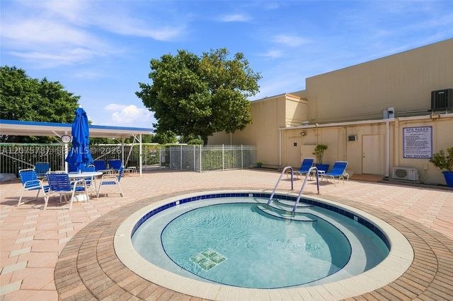 1431 NW 85th Way, Plantation, FL 33322