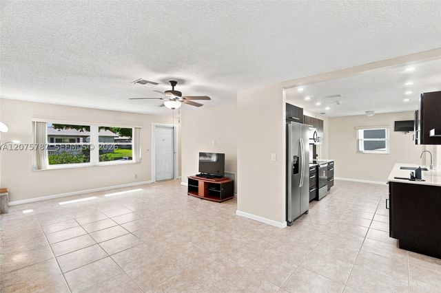 1431 NW 85th Way, Plantation, FL 33322