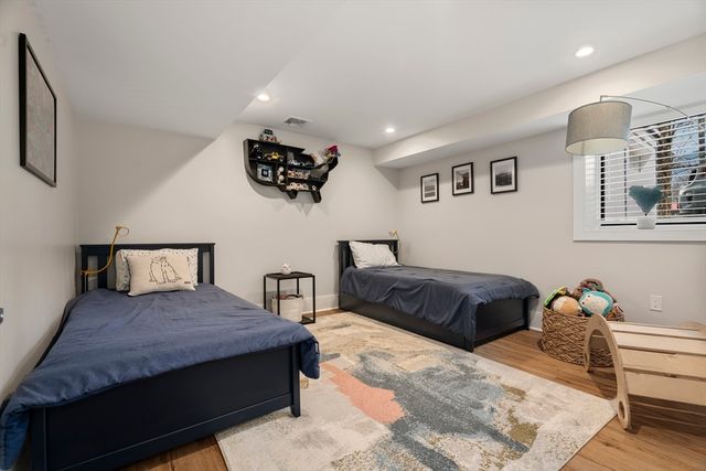 148 Kent St 148, Brookline, MA 02445