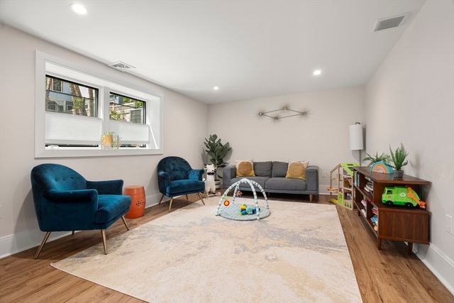 148 Kent St 148, Brookline, MA 02445