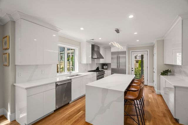 148 Kent St 148, Brookline, MA 02445