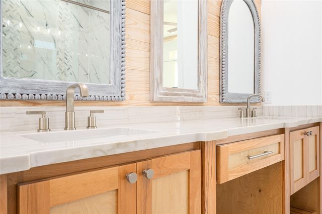 2631 Holiday Drive, Bolivar Peninsula, TX 77650