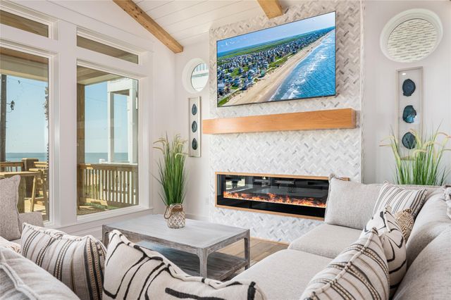 2631 Holiday Drive, Bolivar Peninsula, TX 77650