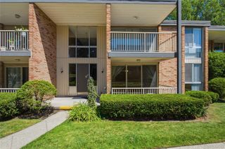 4041 W Maple Road E102, Bloomfield Hills, MI 48301