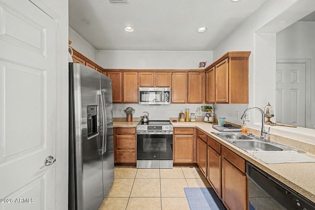 7352 W WINDSOR Avenue, Phoenix, AZ 85035