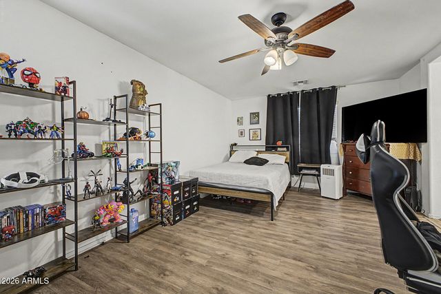 7352 W WINDSOR Avenue, Phoenix, AZ 85035