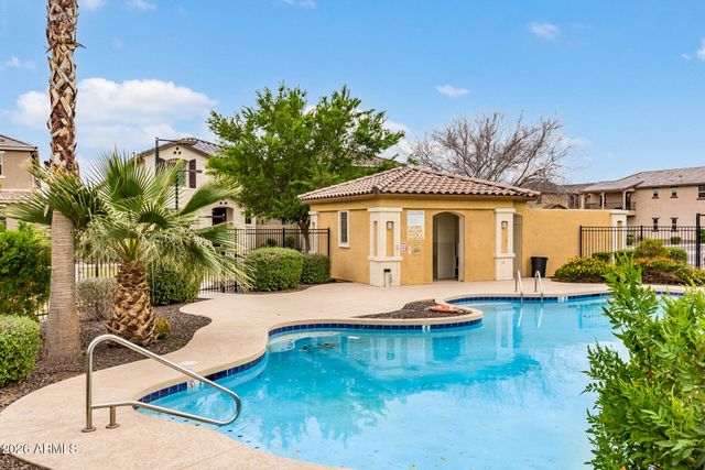 7352 W WINDSOR Avenue, Phoenix, AZ 85035