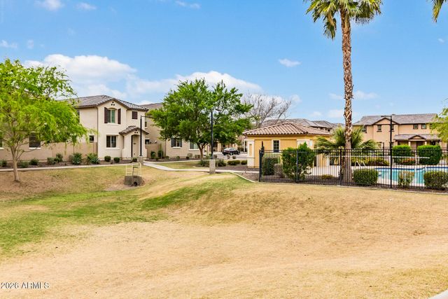 7352 W WINDSOR Avenue, Phoenix, AZ 85035