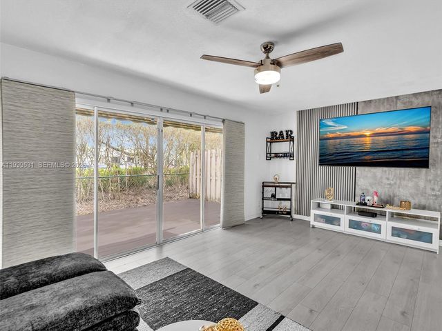 3804 NW 121st Ave, Sunrise, FL 33323