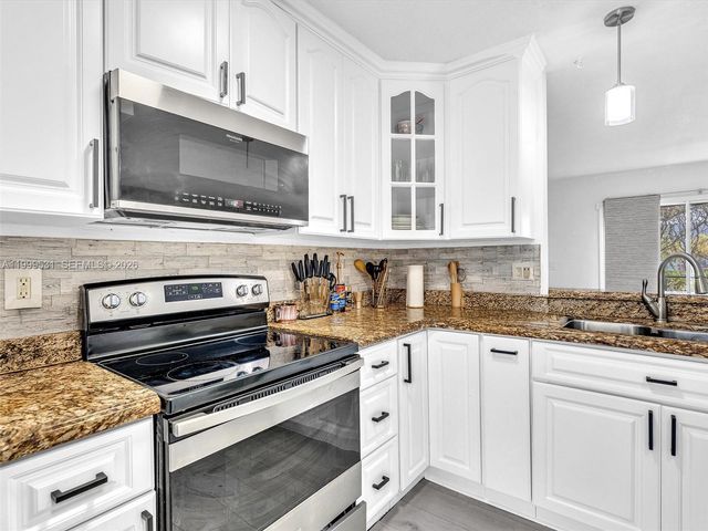 3804 NW 121st Ave, Sunrise, FL 33323