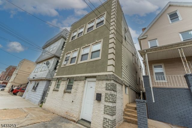 225 John St, Elizabeth City, NJ 07202