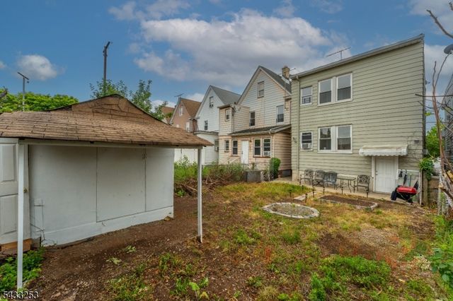 225 John St, Elizabeth City, NJ 07202