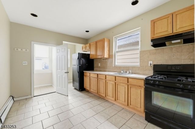 225 John St, Elizabeth City, NJ 07202