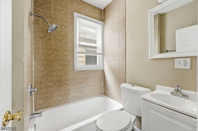 225 John St, Elizabeth City, NJ 07202