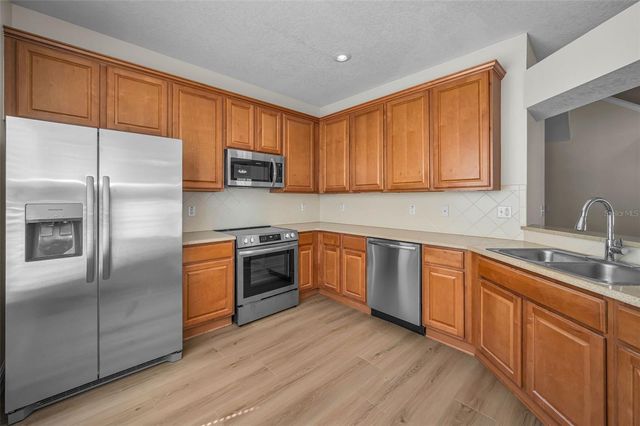 617 52ND AVENUE N, St Petersburg, FL 33703