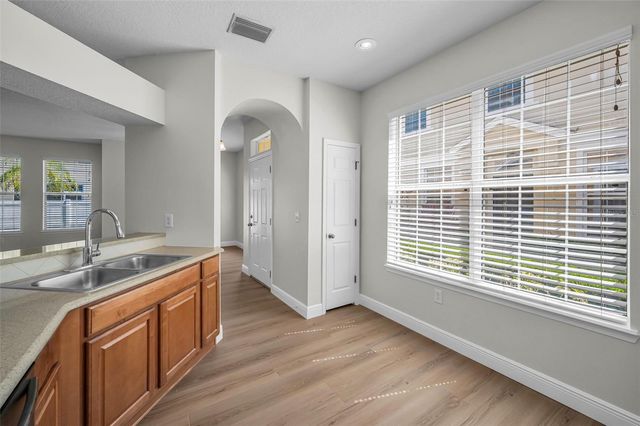 617 52ND AVENUE N, St Petersburg, FL 33703