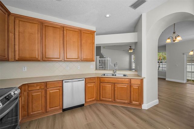 617 52ND AVENUE N, St Petersburg, FL 33703
