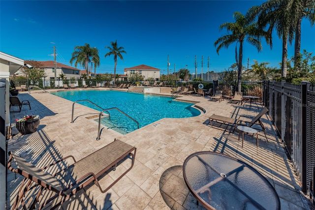 617 52ND AVENUE N, St Petersburg, FL 33703