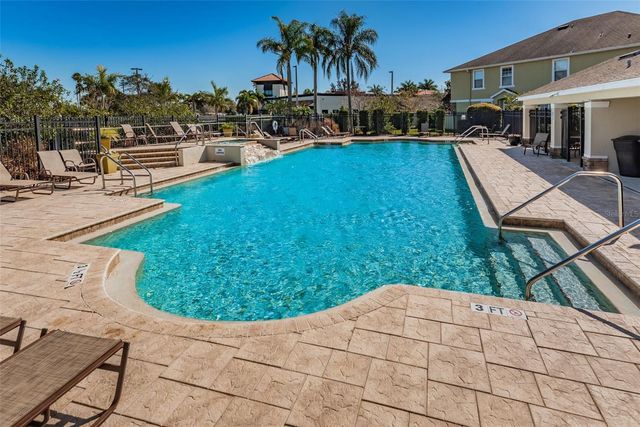 617 52ND AVENUE N, St Petersburg, FL 33703