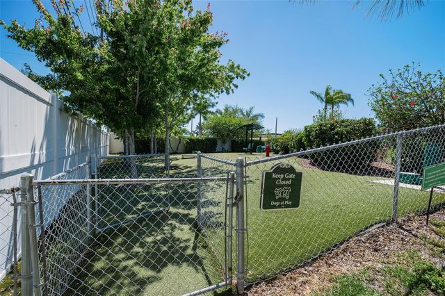 617 52ND AVENUE N, St Petersburg, FL 33703