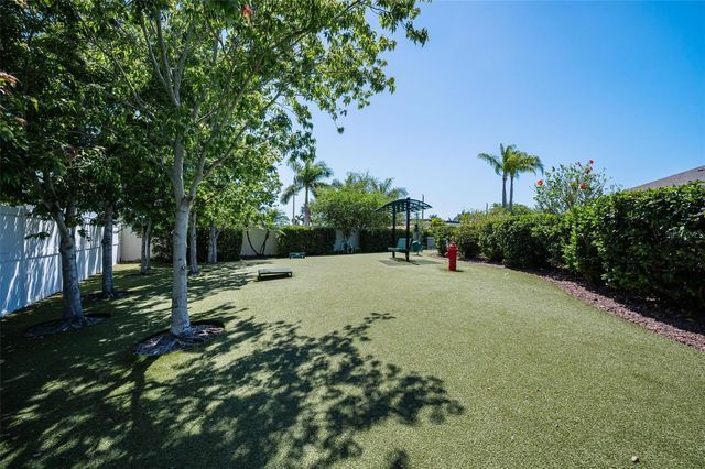 617 52ND AVENUE N, St Petersburg, FL 33703