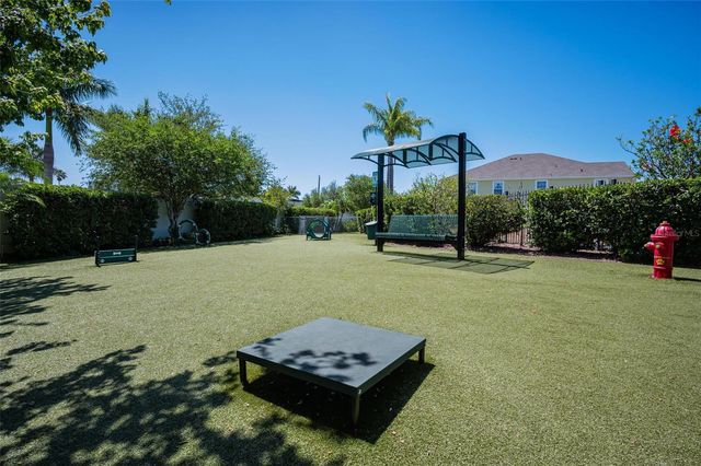 617 52ND AVENUE N, St Petersburg, FL 33703