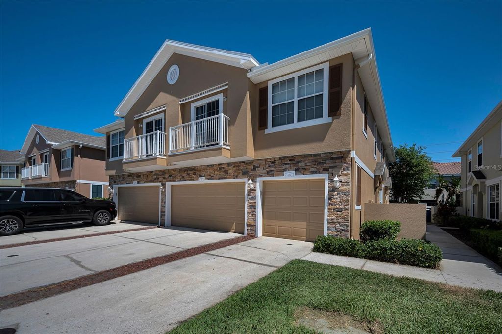 617 52ND AVENUE N, St Petersburg, FL 33703