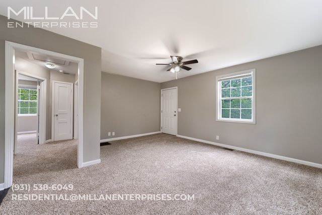 102 Valley View Cir, Clarksville, TN 37040