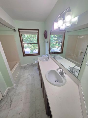 890 Gabrielle Court, Grand Rapids, MI 49505