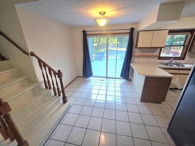 890 Gabrielle Court, Grand Rapids, MI 49505