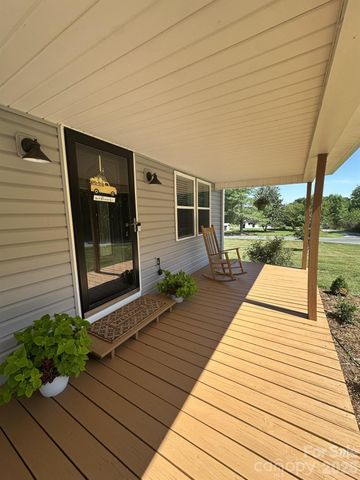 724 Johnson Farm Road, Hiddenite, NC 28636