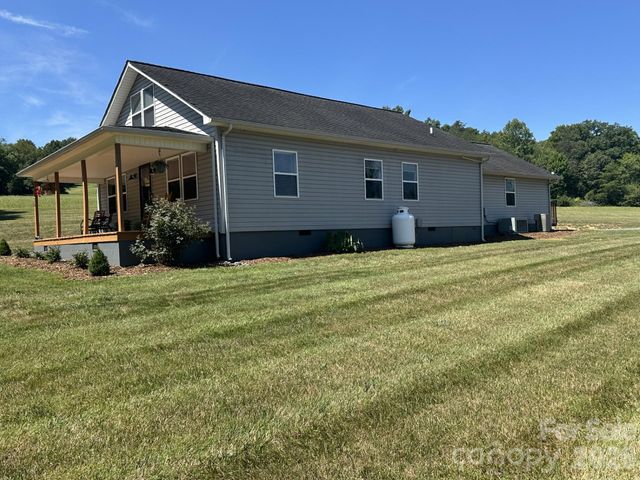 724 Johnson Farm Road, Hiddenite, NC 28636