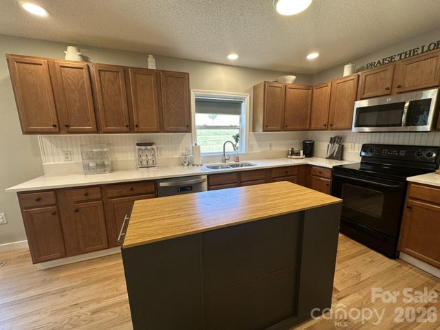 724 Johnson Farm Road, Hiddenite, NC 28636