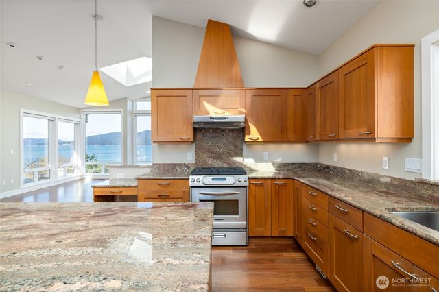 2720 Oakes Avenue, Anacortes, WA 98221