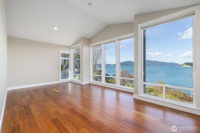 2720 Oakes Avenue, Anacortes, WA 98221