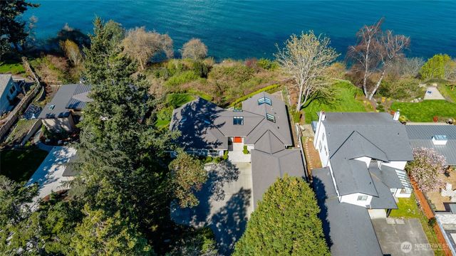 2720 Oakes Avenue, Anacortes, WA 98221