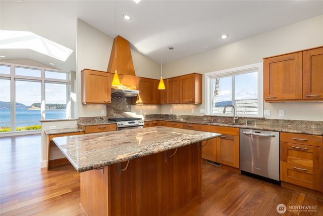 2720 Oakes Avenue, Anacortes, WA 98221