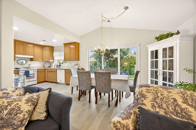 614 Cherrywood Drive, Medford, OR 97504