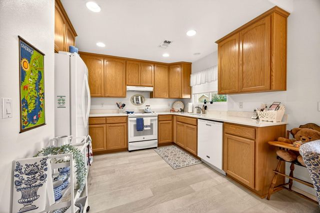 614 Cherrywood Drive, Medford, OR 97504