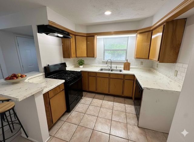 9303 Kingsflower Circle, Houston, TX 77075