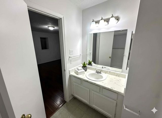 9303 Kingsflower Circle, Houston, TX 77075