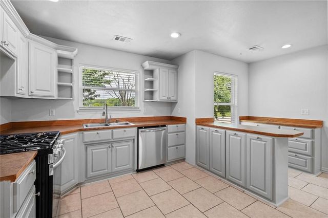 1409 N Arkansas Street, Rogers, AR 72756