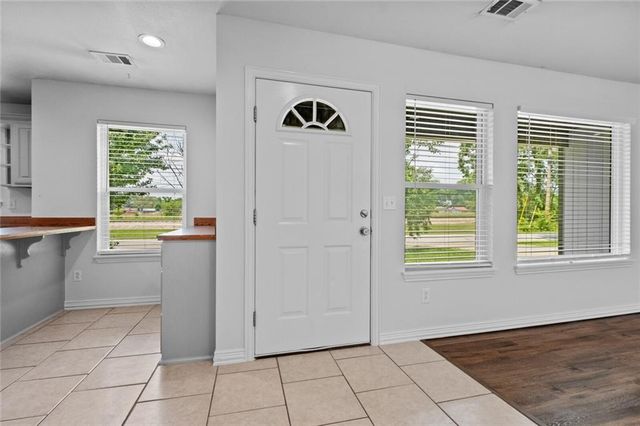 1409 N Arkansas Street, Rogers, AR 72756