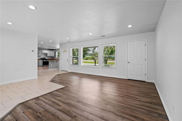 1409 N Arkansas Street, Rogers, AR 72756