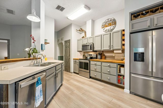 9237 FALLSMILL Drive, Jacksonville, FL 32244