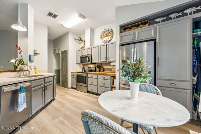 9237 FALLSMILL Drive, Jacksonville, FL 32244